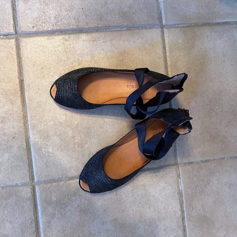 Brand new Kenneth Cole Sparkly Black Tapered Heels 7.5